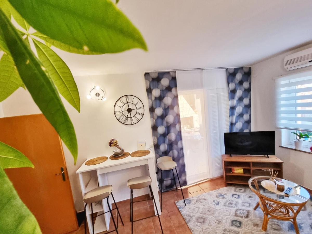 Deluxe Novalja Apartment Exterior photo
